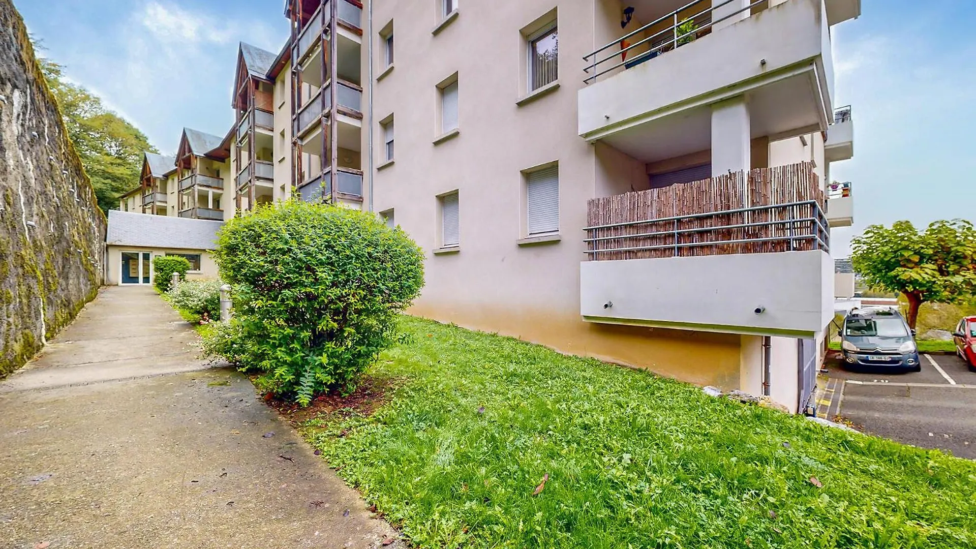 2 Bedroom Lovely Apartment In Bagneres-De-Bigorre